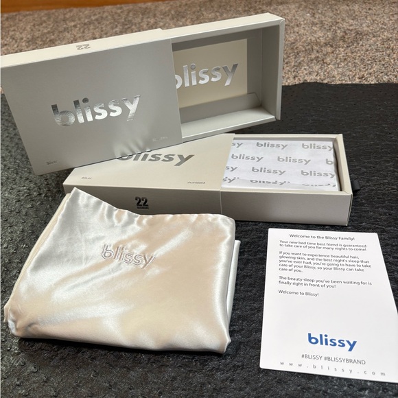 Blissy NIB 100% mulberry silk standard pillow case - Picture 4 of 7